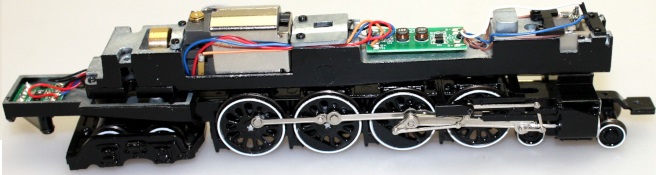 Complete Loco Chassis w/ Smoke Unit ( HO 4-8-4 GS4 DC Only )